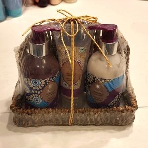 NIP Lila Grace Bath and Body Gift Set